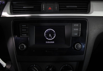 Подержанный автомобиль Skoda Rapid Liftback 2016 года (14 фото)