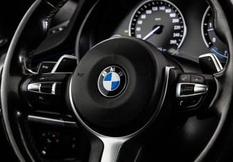 Подержанный автомобиль BMW X5 2017 года (12 фото)