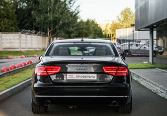 Подержанный автомобиль Audi A8 2011 года (7 фото)