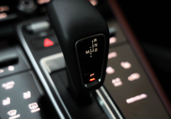 Подержанный автомобиль Porsche Cayenne 2019 года (22 фото)