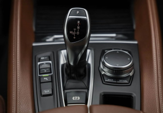 Подержанный автомобиль BMW X6 2017 года (21 фото)