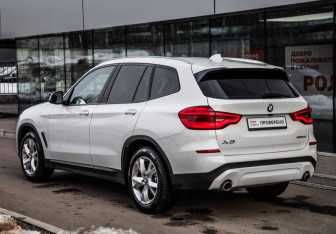Подержанный автомобиль BMW X3 2020 года (8 фото)