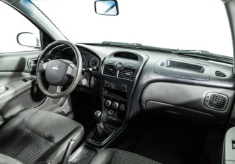 Подержанный автомобиль Nissan Almera Classic 2009 года (9 фото)
