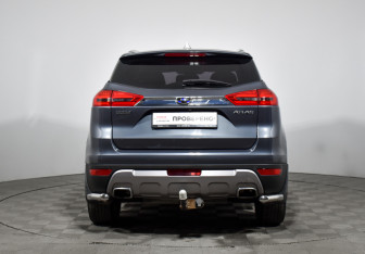 Подержанный автомобиль Geely Atlas 2019 года (6 фото)