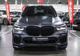 Подержанный автомобиль BMW X5 2019 года (5 фото)