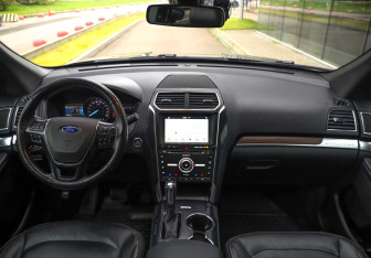 Подержанный автомобиль Ford Explorer 2017 года (11 фото)