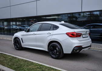 Подержанный автомобиль BMW X6 2018 года (6 фото)