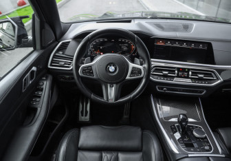 Подержанный автомобиль BMW X5 2020 года (15 фото)