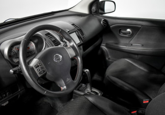 Подержанный автомобиль Nissan Note 2008 года (9 фото)