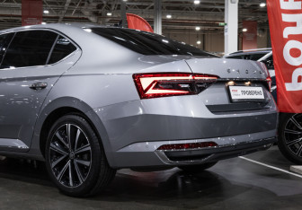 Подержанный автомобиль Skoda Superb Liftback 2024 года (13 фото)