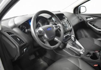Подержанный автомобиль Ford Focus Hatchback 2014 года (9 фото)