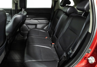 Подержанный автомобиль Mitsubishi Outlander 2014 года (10 фото)