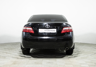 Подержанный автомобиль Toyota Camry Sedan 2010 года (6 фото)