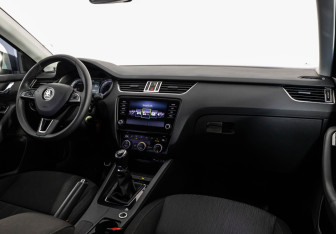 Подержанный автомобиль Skoda Octavia Liftback 2017 года (10 фото)