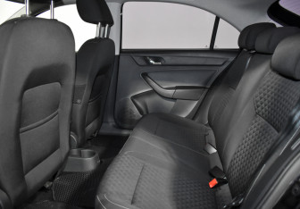 Подержанный автомобиль Skoda Rapid Liftback 2016 года (11 фото)