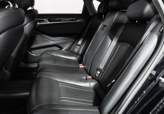 Подержанный автомобиль Hyundai Genesis 2015 года (10 фото)