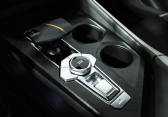 Подержанный автомобиль Changan UNI-V 2023 года (19 фото)