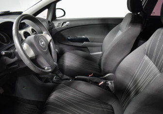 Подержанный автомобиль Opel Corsa 2007 года (10 фото)