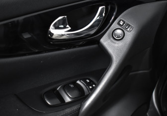 Подержанный автомобиль Nissan Qashqai 2017 года (10 фото)