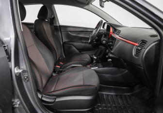 Подержанный автомобиль Kia Rio Hatchback 2021 года (19 фото)