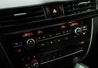 Подержанный автомобиль BMW X5 2017 года (21 фото)