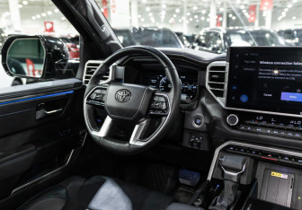 Подержанный автомобиль Toyota Tundra 2022 года (14 фото)