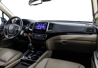 Подержанный автомобиль Honda Pilot 2018 года (10 фото)