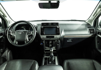 Подержанный автомобиль Toyota Land Cruiser Prado 2017 года (13 фото)