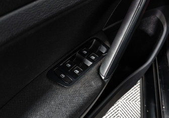Подержанный автомобиль Volkswagen Golf Hatchback 2014 года (10 фото)