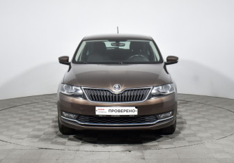 Подержанный автомобиль Skoda Rapid Liftback 2017 года (2 фото)