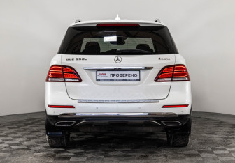 Подержанный автомобиль Mercedes-Benz GLE 2015 года (8 фото)