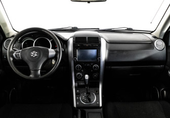 Подержанный автомобиль Suzuki Grand Vitara 2011 года (10 фото)
