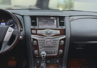 Подержанный автомобиль Infiniti QX80 2019 года (19 фото)