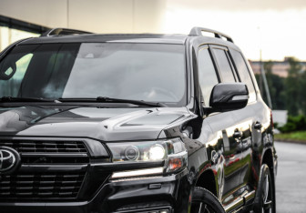 Подержанный автомобиль Toyota Land Cruiser Suv 2020 года (2 фото)