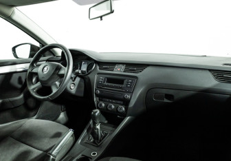 Подержанный автомобиль Skoda Octavia Liftback 2014 года (9 фото)