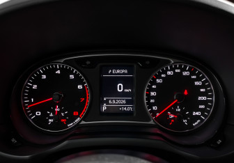 Подержанный автомобиль Audi A1 2014 года (17 фото)