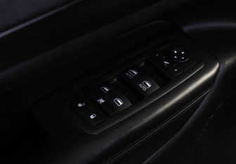 Подержанный автомобиль Jeep Grand Cherokee 2013 года (24 фото)