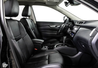 Подержанный автомобиль Nissan X-Trail 2017 года (17 фото)