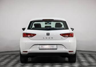 Подержанный автомобиль SEAT Leon Hatchback 2013 года (6 фото)