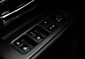 Подержанный автомобиль Mitsubishi Outlander 2015 года (17 фото)