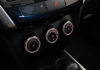 Подержанный автомобиль Citroen C4 Aircross 2014 года (16 фото)