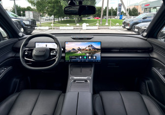 Подержанный автомобиль Omoda C7 2025 года (13 фото)