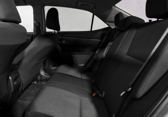 Подержанный автомобиль Toyota Corolla Sedan 2015 года (12 фото)