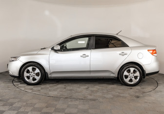 Подержанный автомобиль Kia Cerato Sedan 2009 года (8 фото)