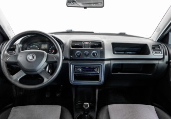 Подержанный автомобиль Skoda Fabia Hatchback 2013 года (10 фото)