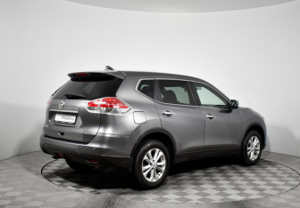 Подержанный автомобиль Nissan X-Trail 2017 года (5 фото)