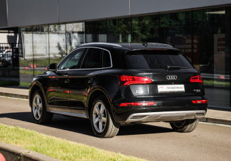 Подержанный автомобиль Audi Q5 2019 года (8 фото)