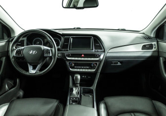 Подержанный автомобиль Hyundai Sonata 2017 года (13 фото)