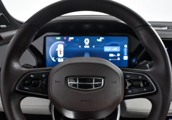 Подержанный автомобиль Geely Monjaro 2023 года (18 фото)