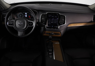 Подержанный автомобиль Volvo XC90 2016 года (9 фото)